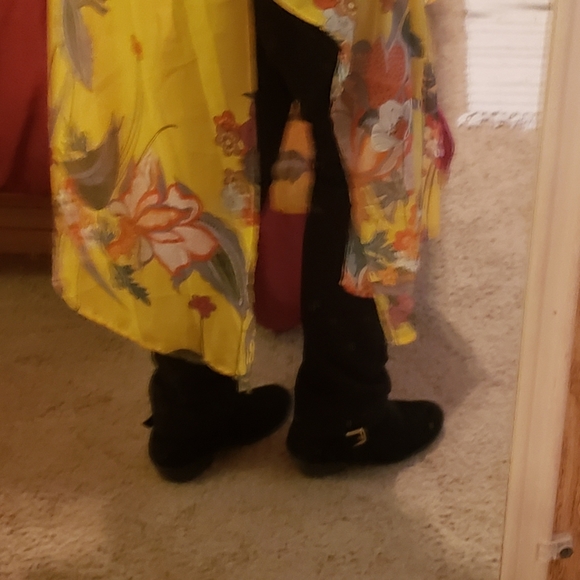 Beautiful yellow, shawl collar, ruffled, side slit kimono with back tassel tie. - Picture 5 of 7